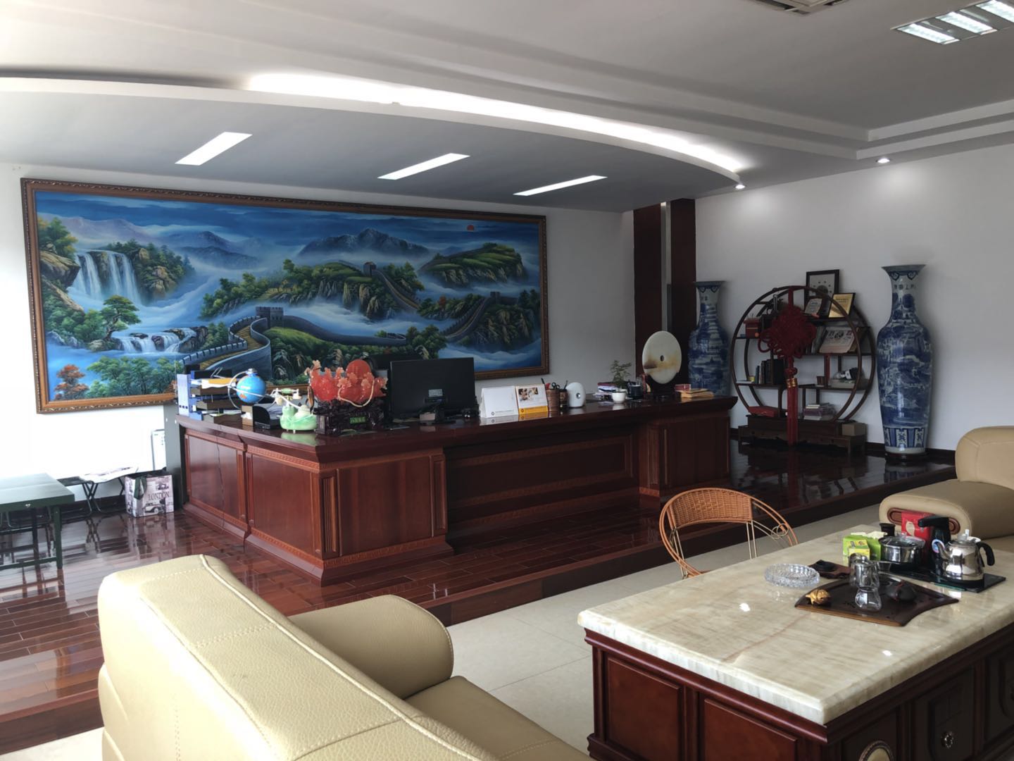 骊微电子电源芯厂家办公一角